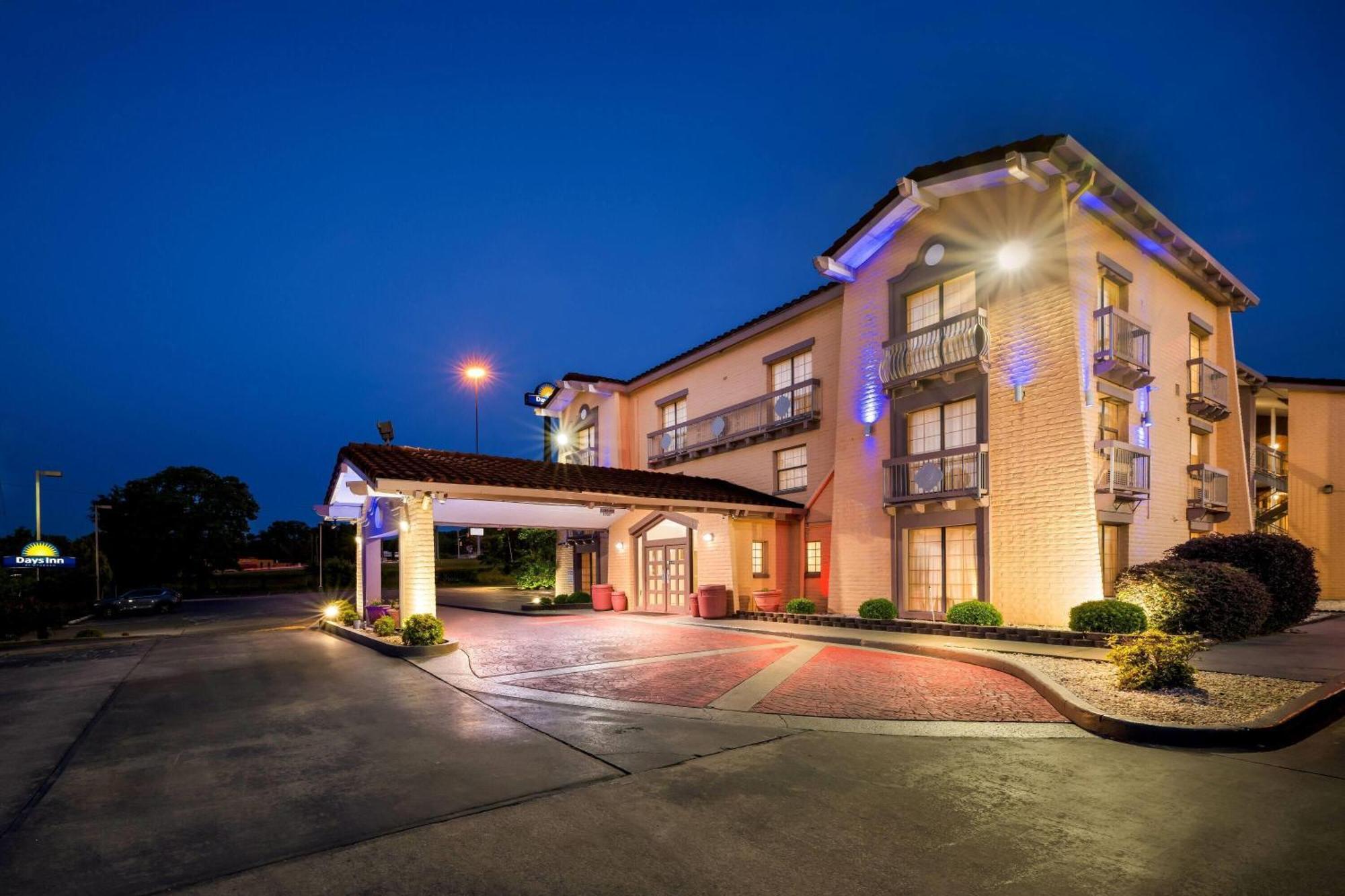 Days Inn By Wyndham Birmingham/West Eksteriør bilde